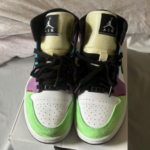 Women Jordan 1 mid